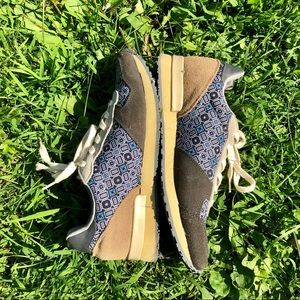 Inkkas Ethically Sourced Sneaker: 10 Men/12 Women